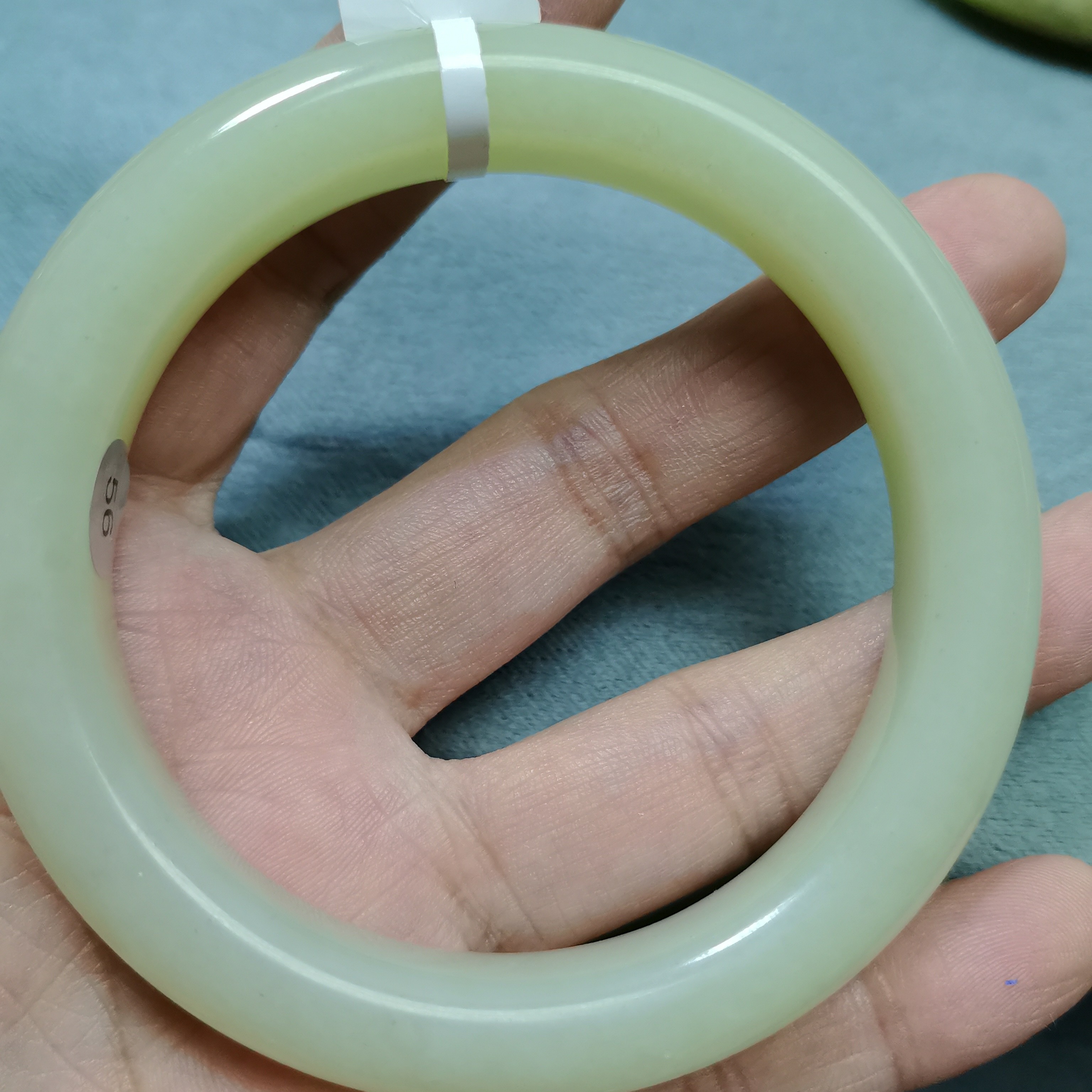 新疆天然和田玉手镯。