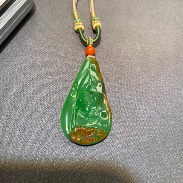 和田玉碧玉苹果绿阳绿莲花吊坠
