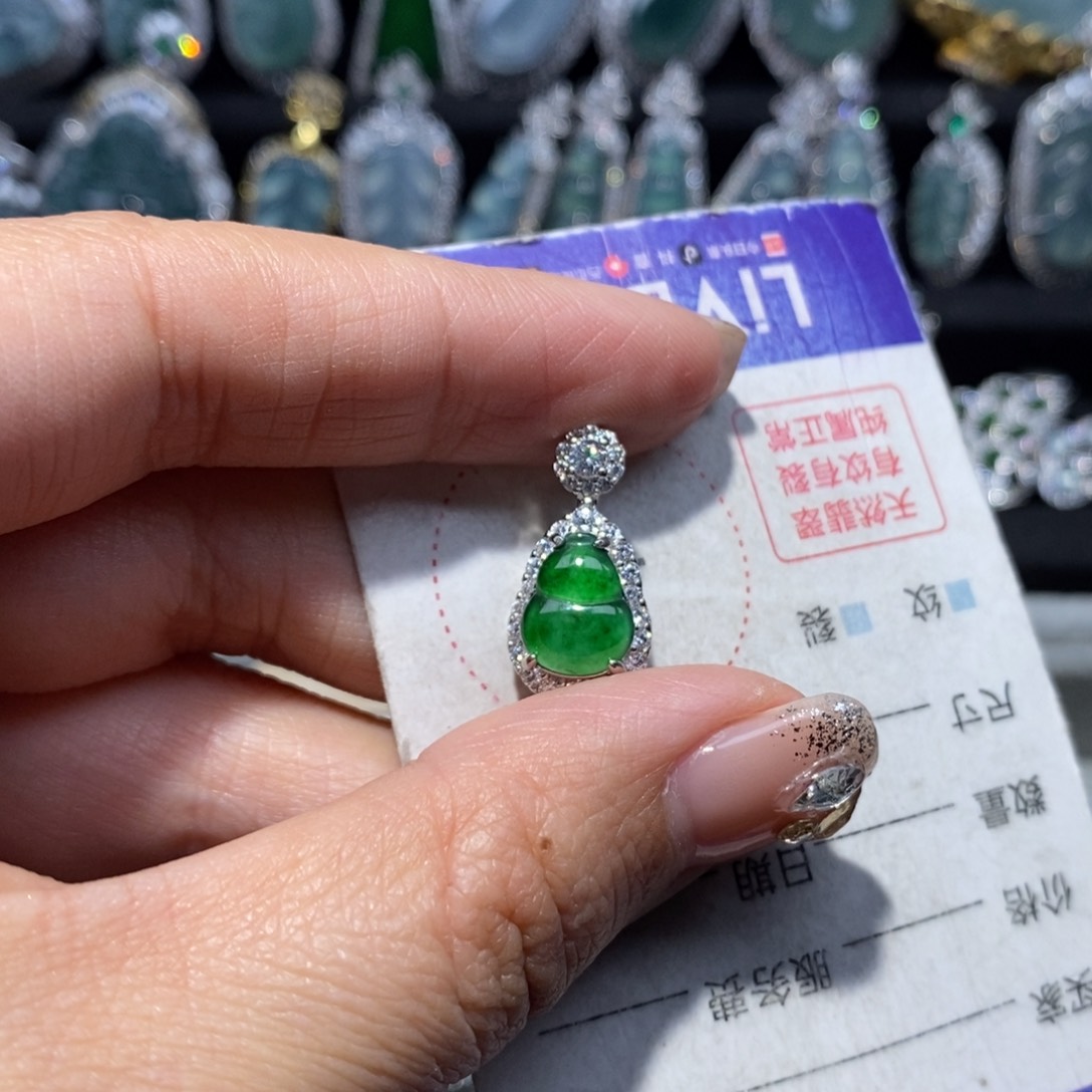 翡翠颈饰未镶嵌翡翠