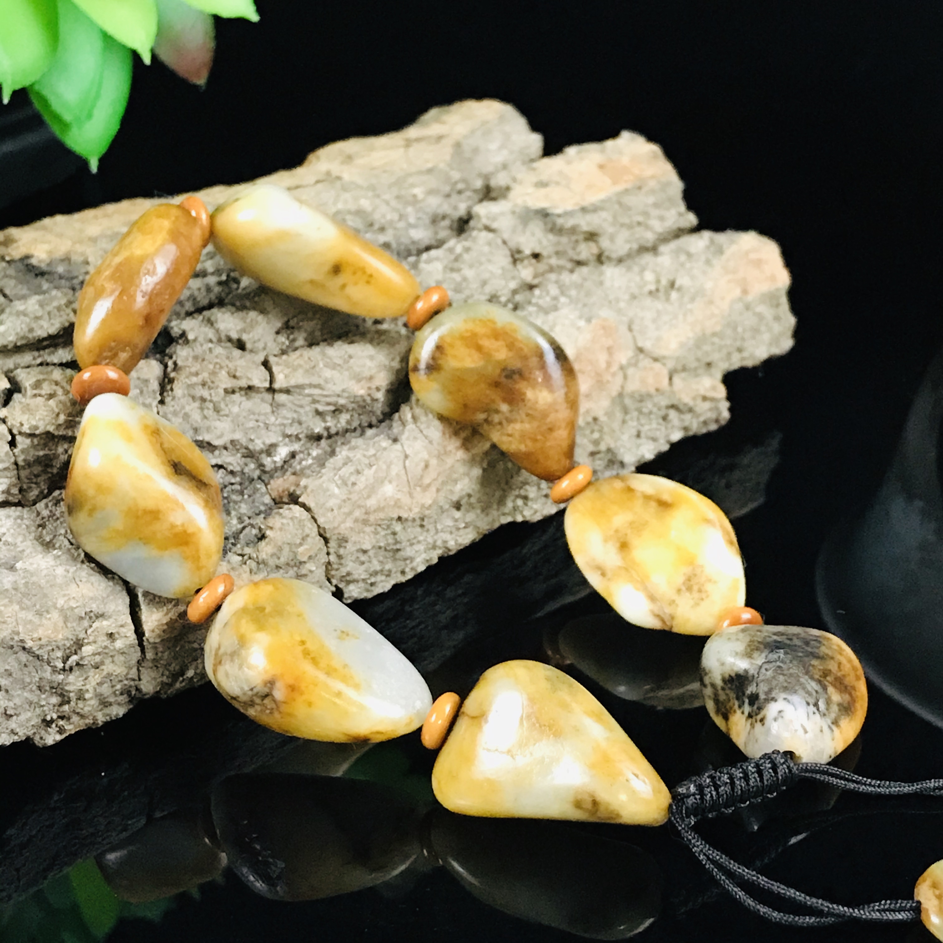 新疆和田玉黄沁皮手串