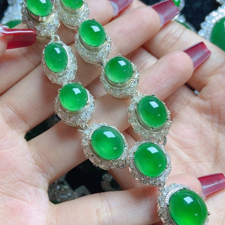 翡翠颈饰未镶嵌