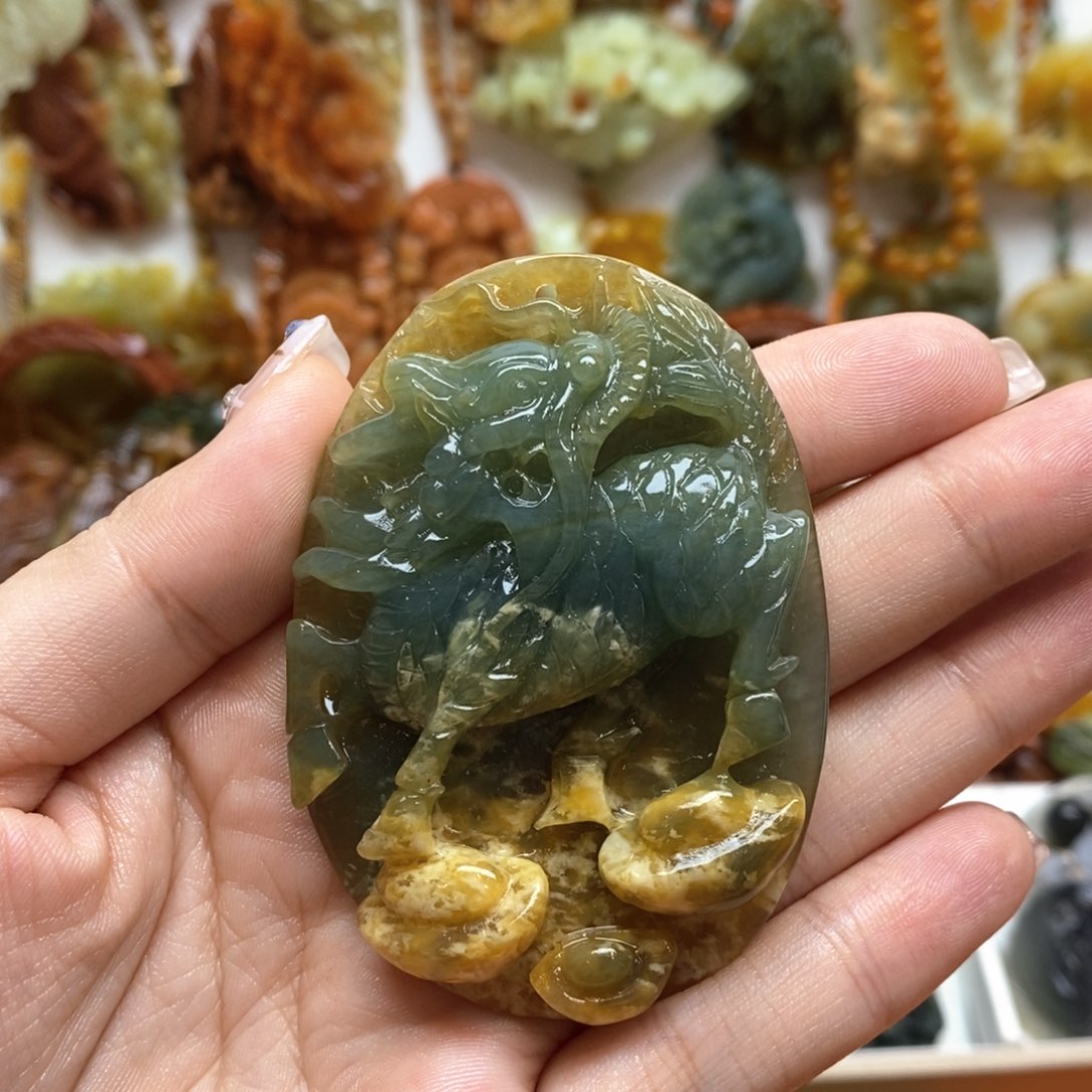 蛇纹石玉颈饰未镶嵌