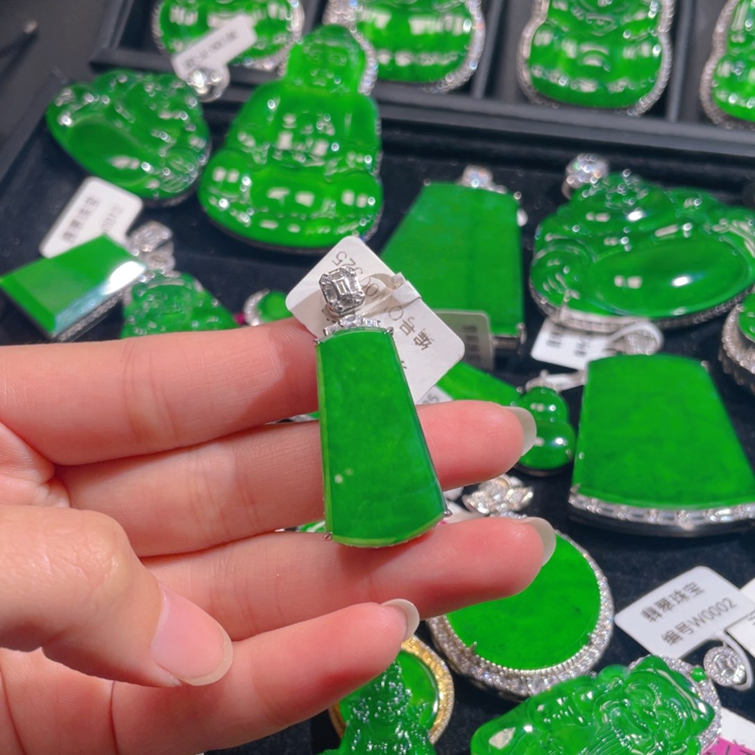 翡翠颈饰未镶嵌保a保真天然翡翠