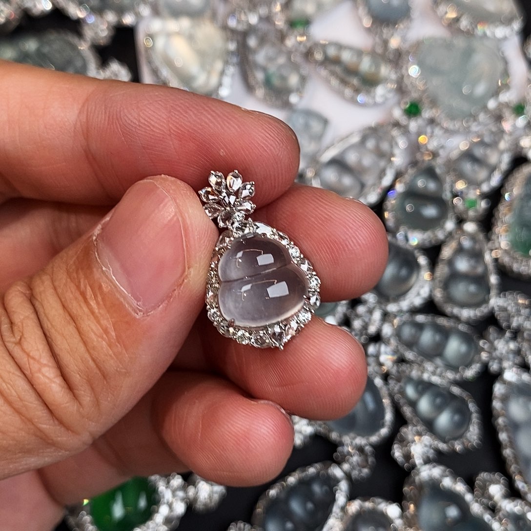 翡翠18K金镶嵌颈饰