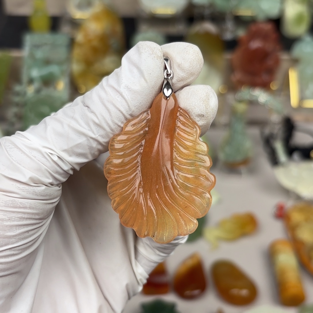 蛇纹石玉颈饰未镶嵌