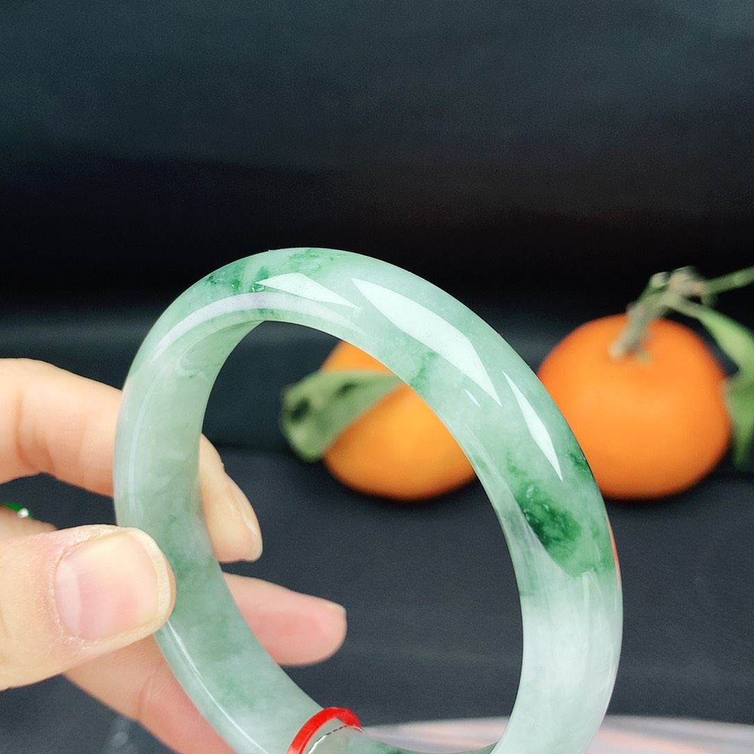 翡翠手镯未镶嵌58圈