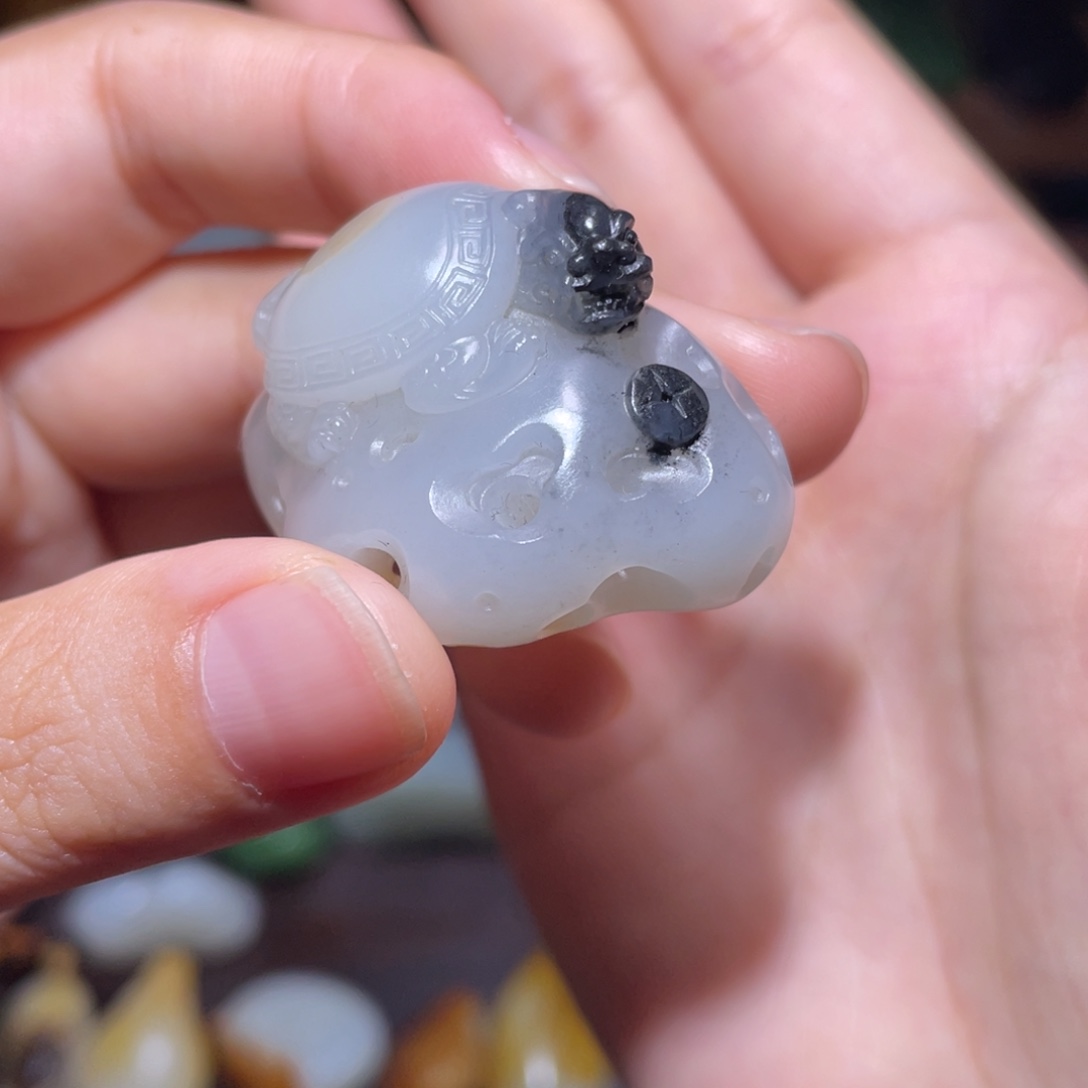 颈饰未镶嵌和田玉三色龙龟