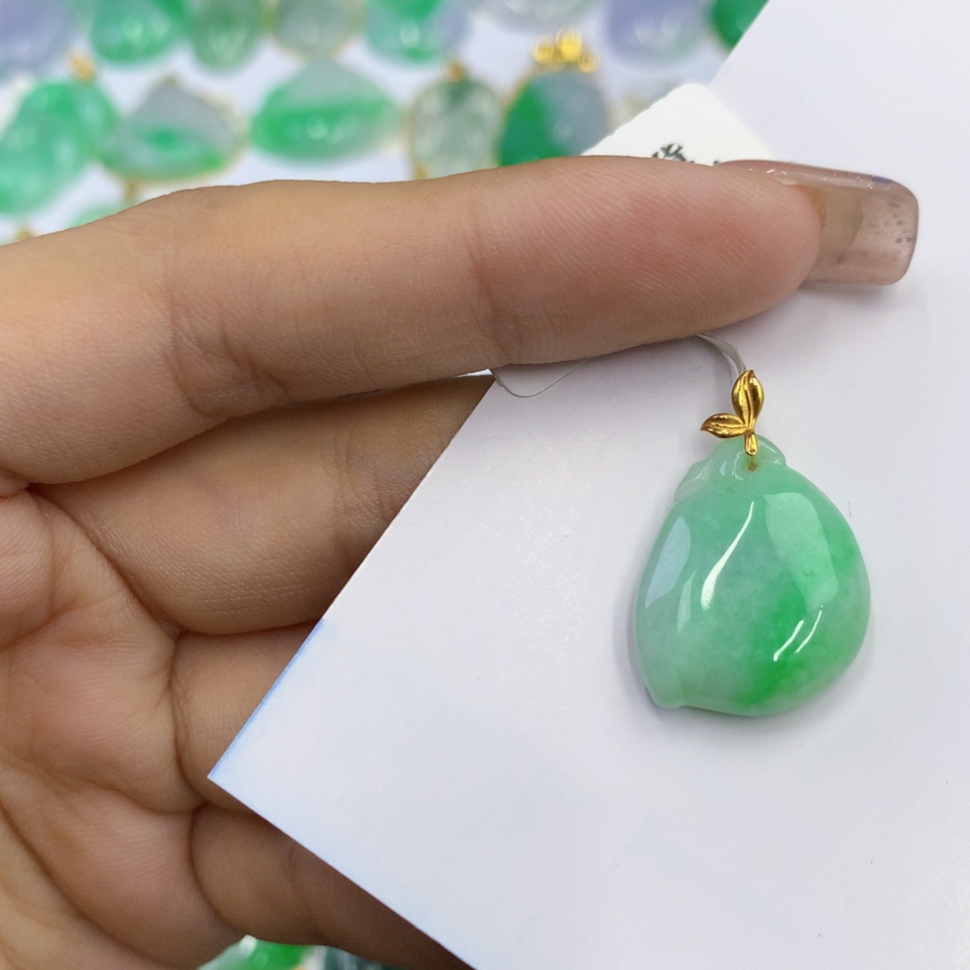 翡翠18K金镶嵌颈饰翡翠