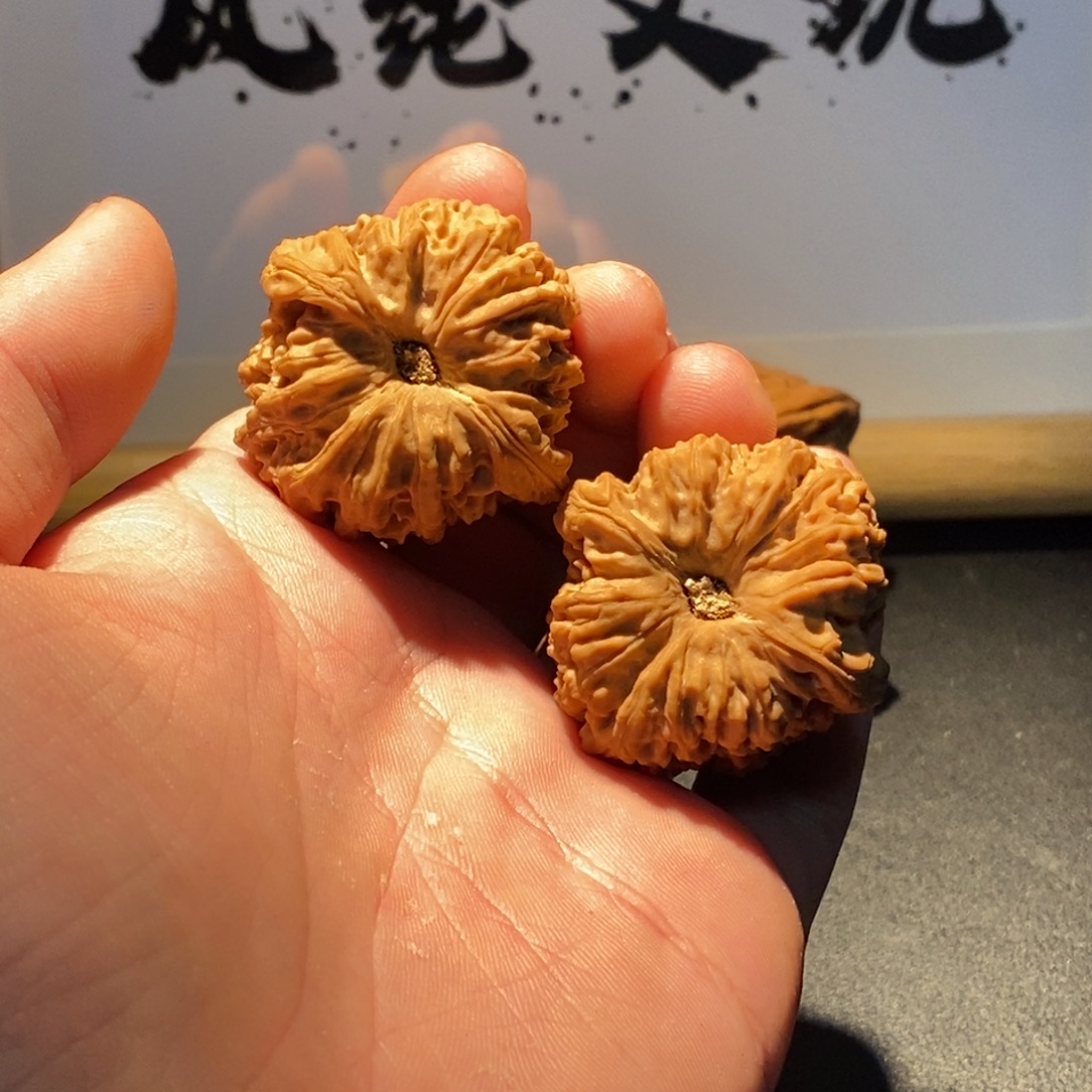 曙***光核桃手串/手链南疆石凹底38
