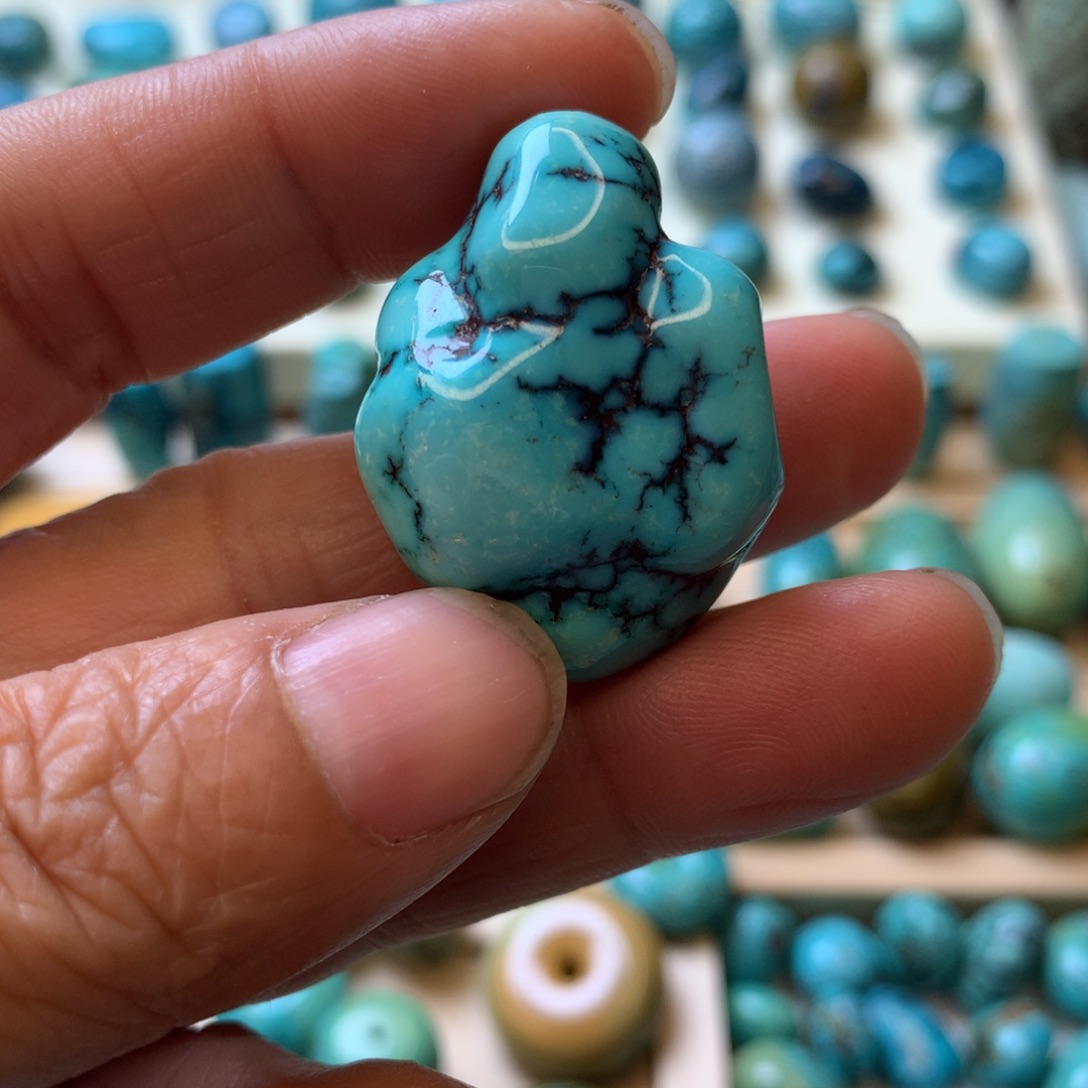 绿松石未镶嵌珠宝奇石