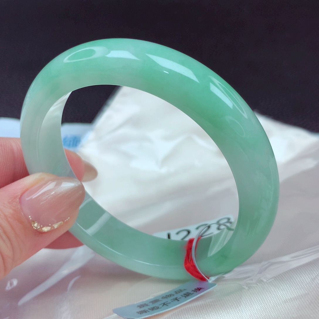 翡翠手镯未镶嵌手镯88