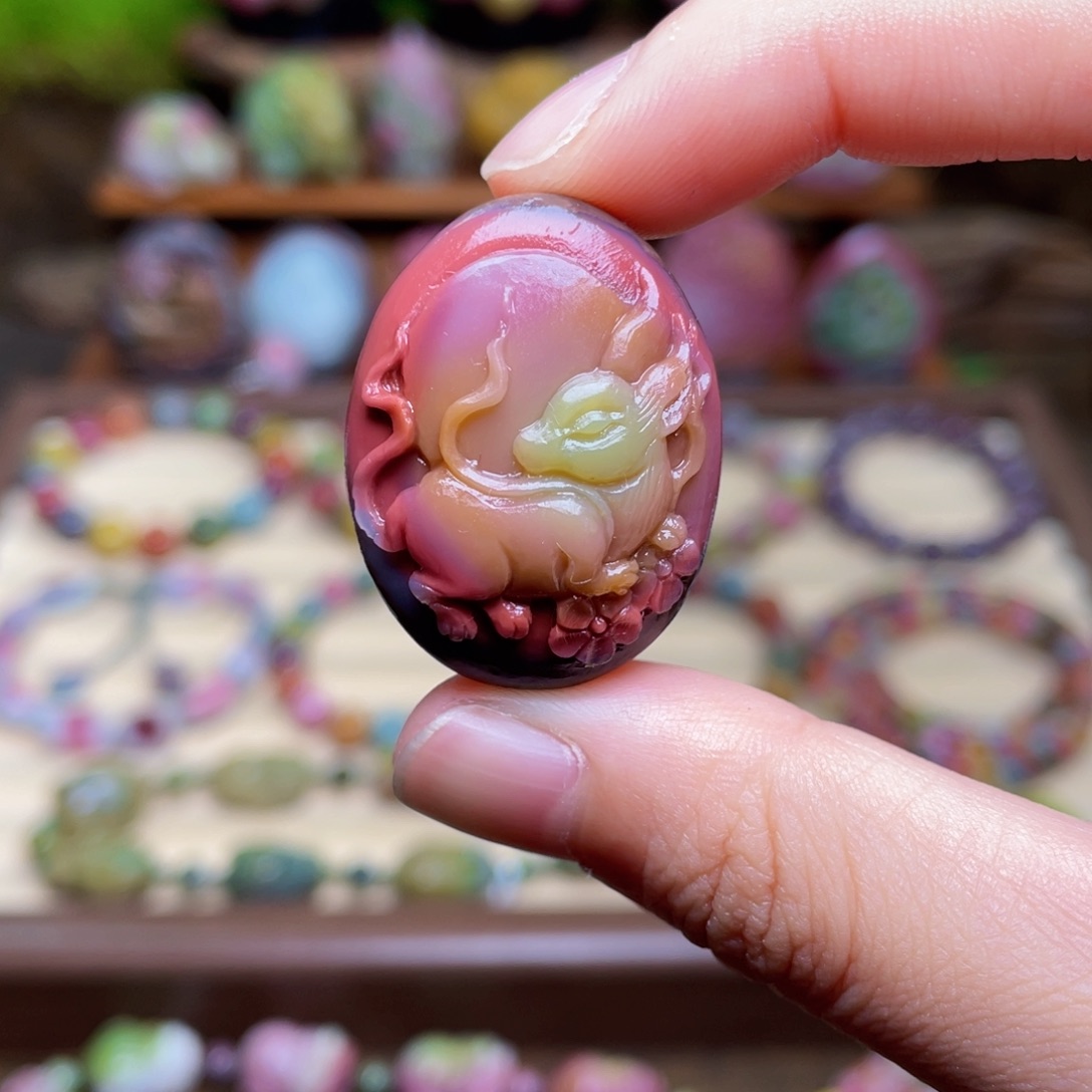 玛瑙/玉髓未镶嵌珠宝半成品盐源玛瑙九尾吊坠