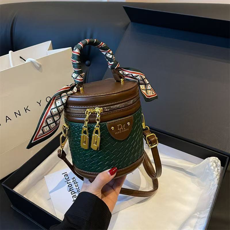 （燕子宠粉福利）欧美复古水桶包防刮潮流风斜挎包斜跨洋气ins单肩