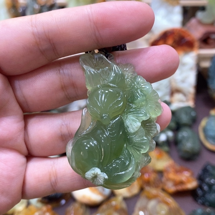 未镶嵌蛇纹石玉颈饰