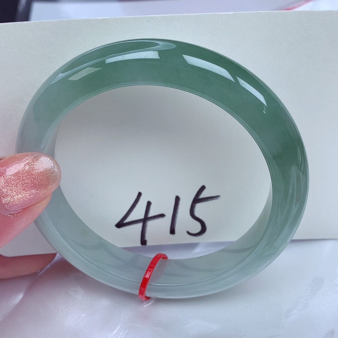 翡翠手镯未镶嵌翡翠