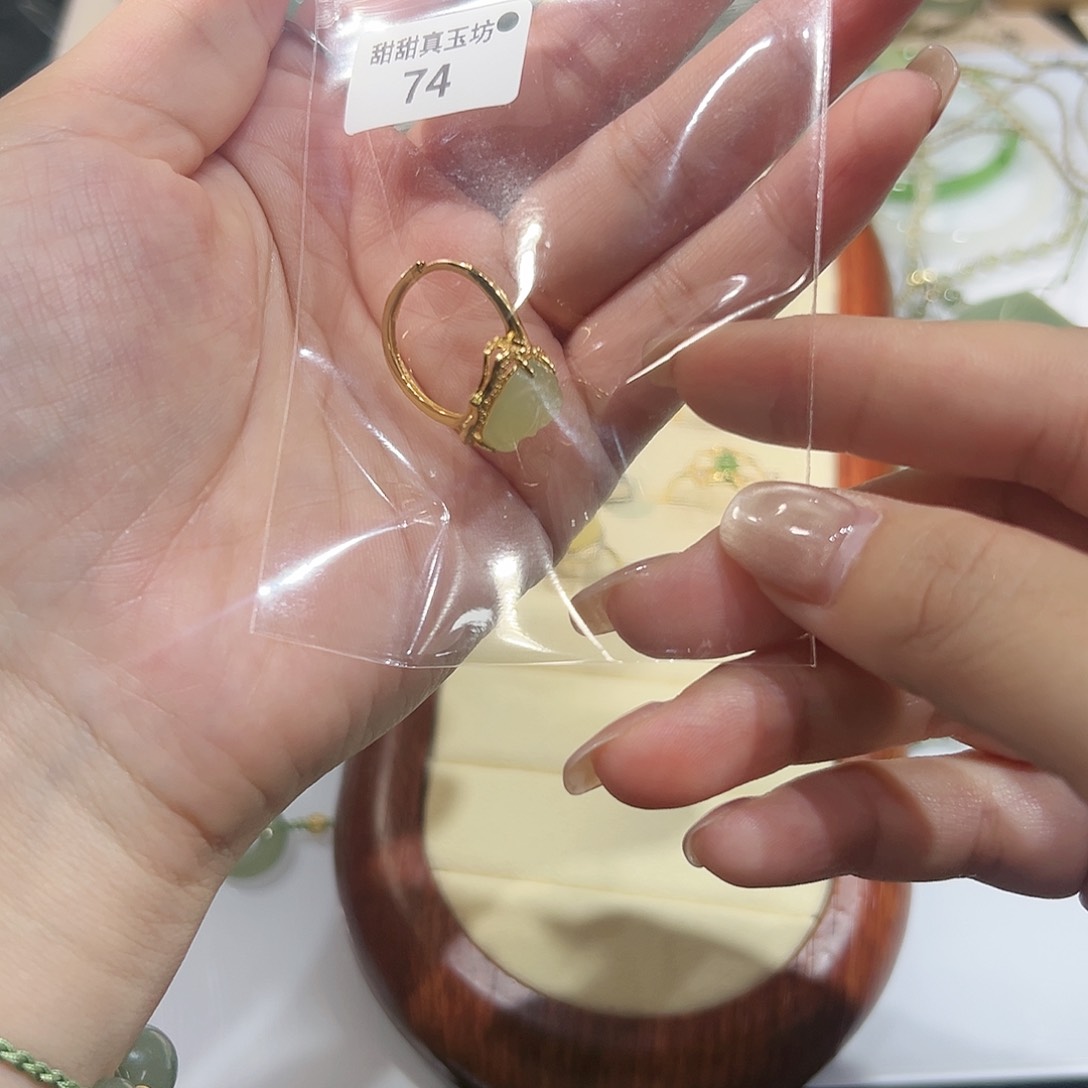 颈饰银S925镶嵌和田玉万****士
