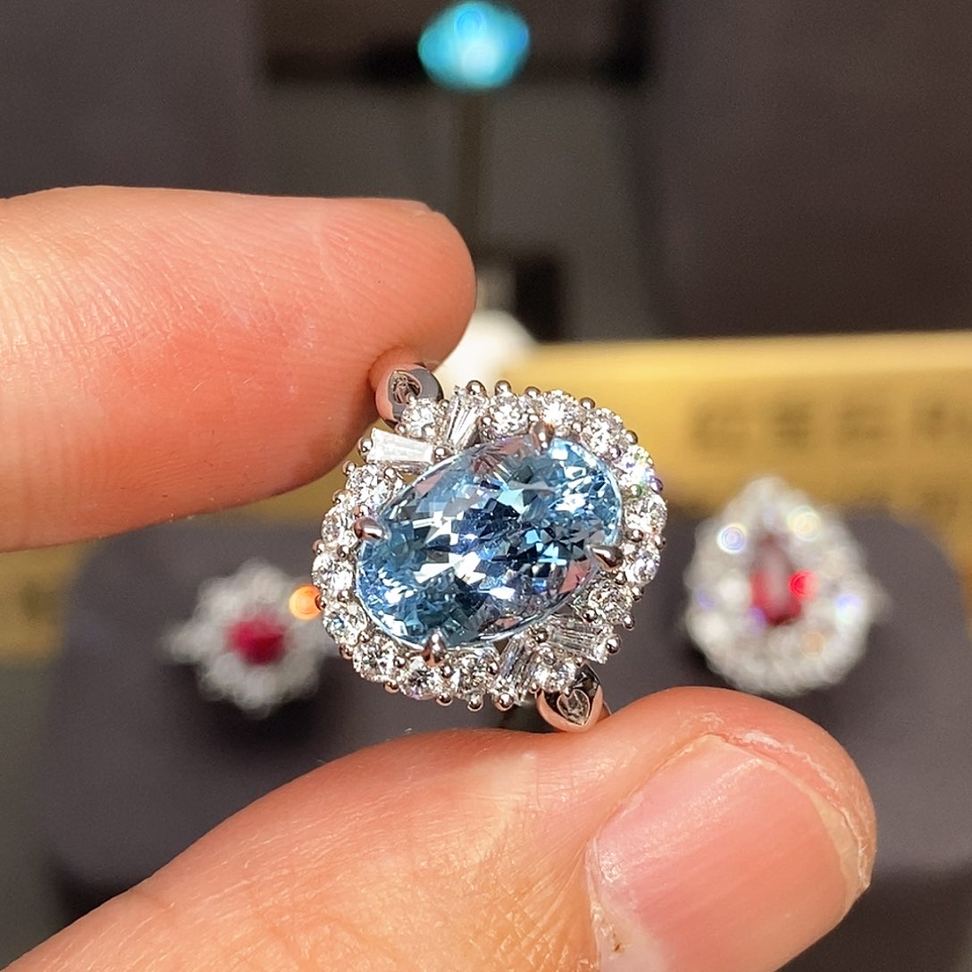 海蓝宝石戒圈18K金镶嵌3.05克拉