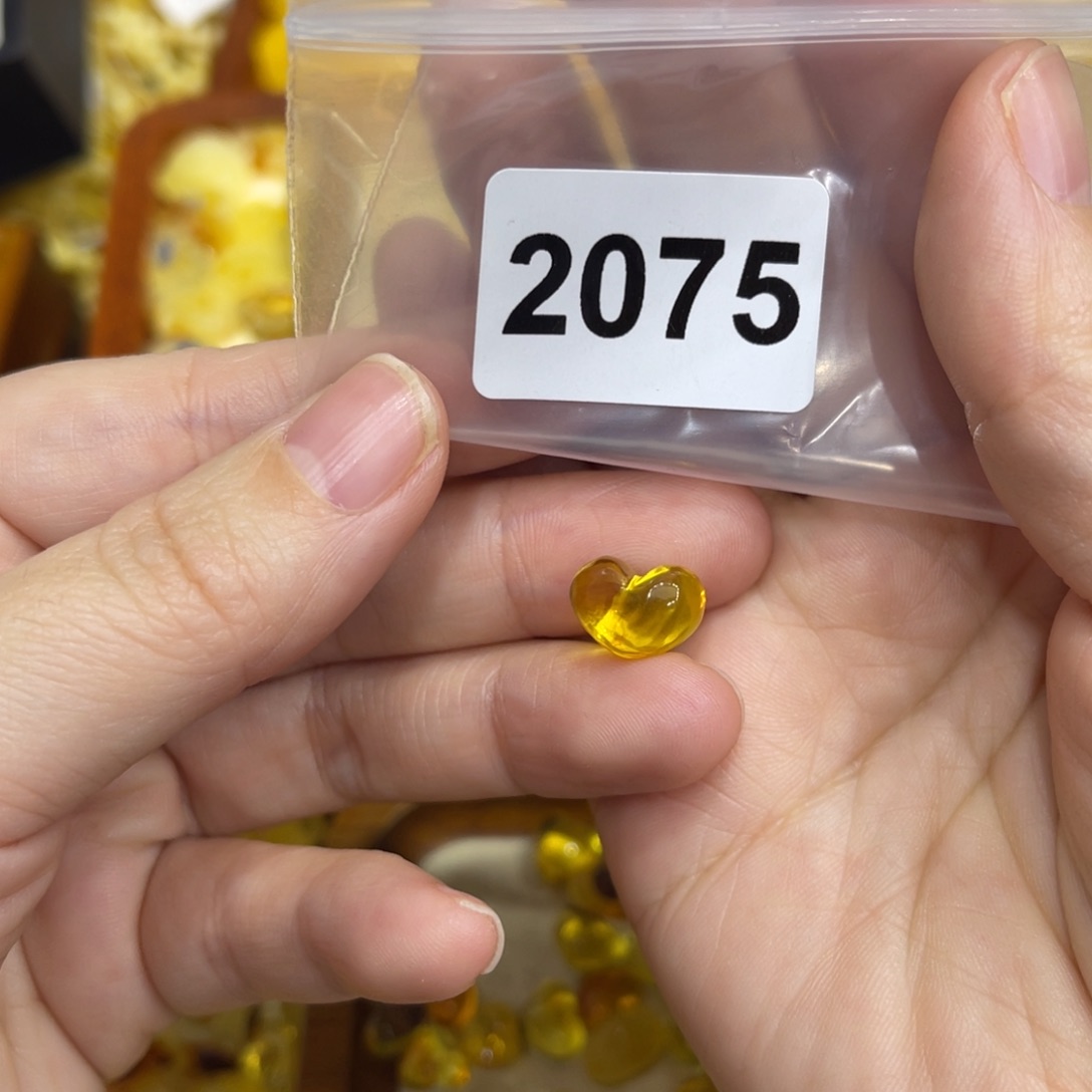 琥珀珠宝奇石未镶嵌