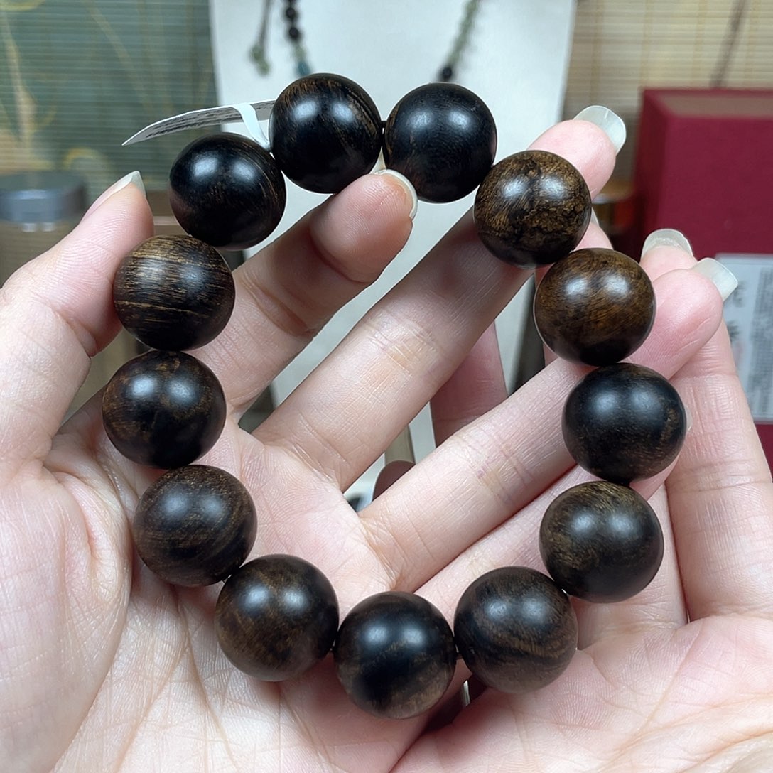 沉香手串追****哥越南芽庄白奇楠雷击留疤沉水1.8
