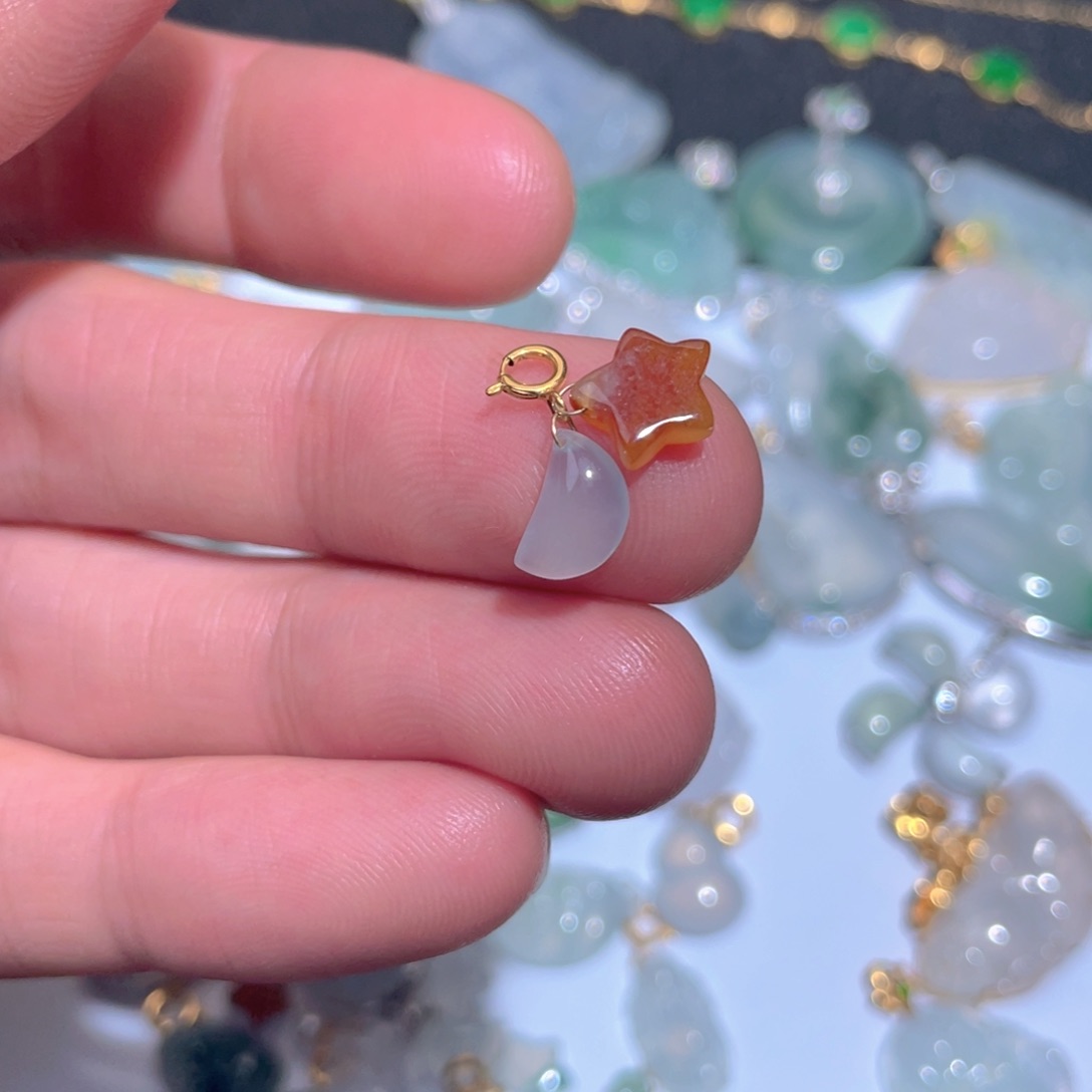 翡翠颈饰18K金镶嵌翡翠