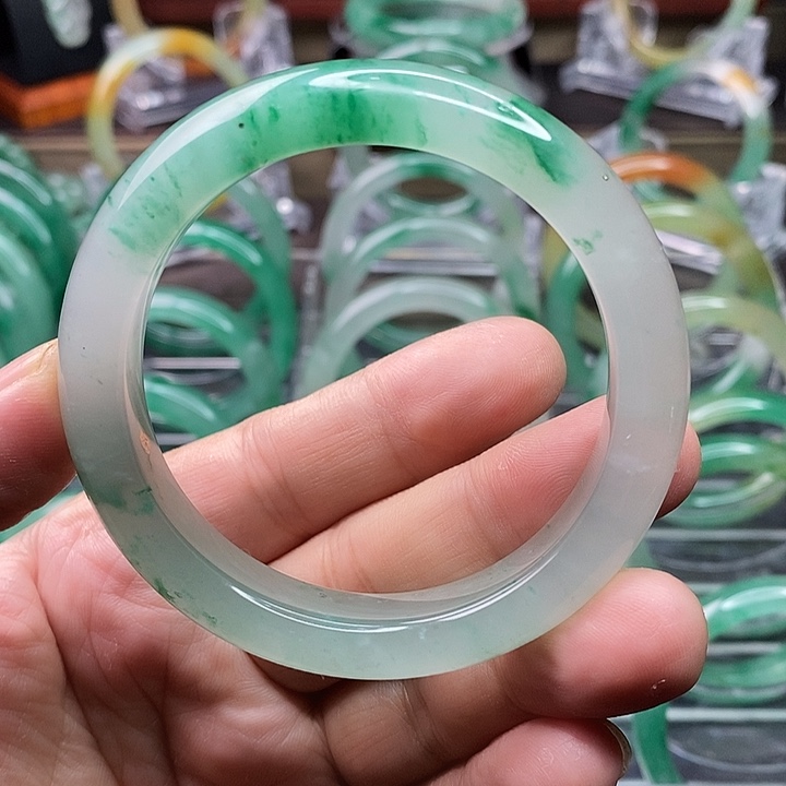 石英质玉手镯未镶嵌