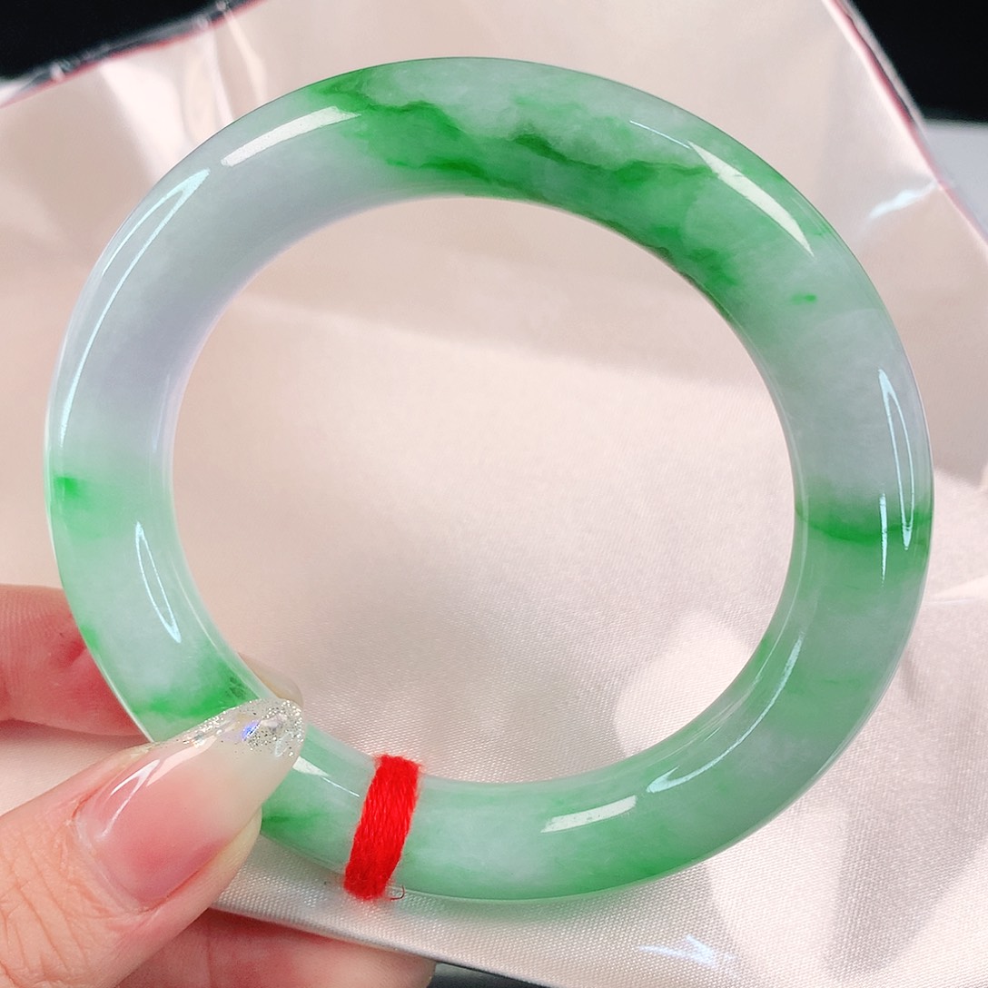 翡翠手镯未镶嵌56圈口