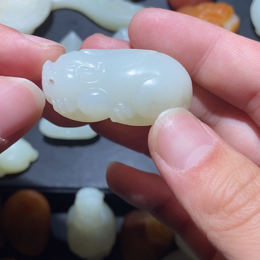 福***满和田玉未镶嵌颈饰