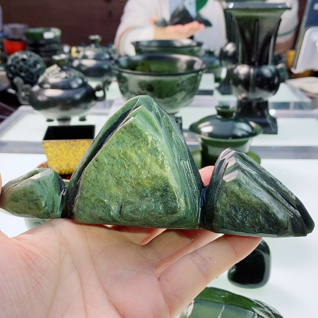 和田玉（青玉）摆件未镶嵌笔架山