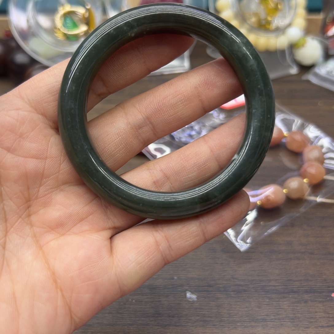 和田玉未镶嵌手镯54.3圈围670