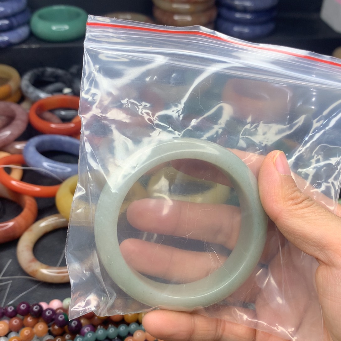 农***姐石英质玉未镶嵌手镯