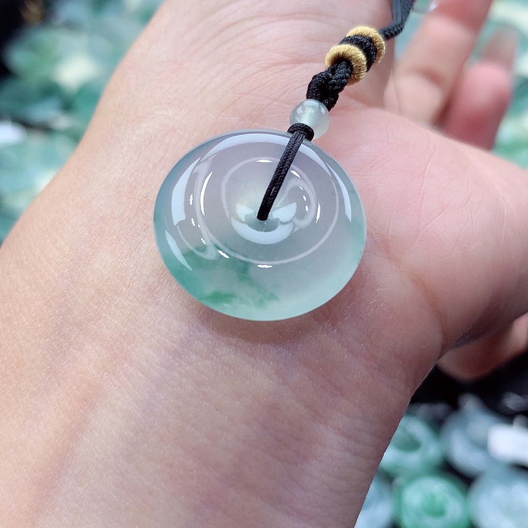 翡翠未镶嵌颈饰编号37。尺寸20.9-6.4