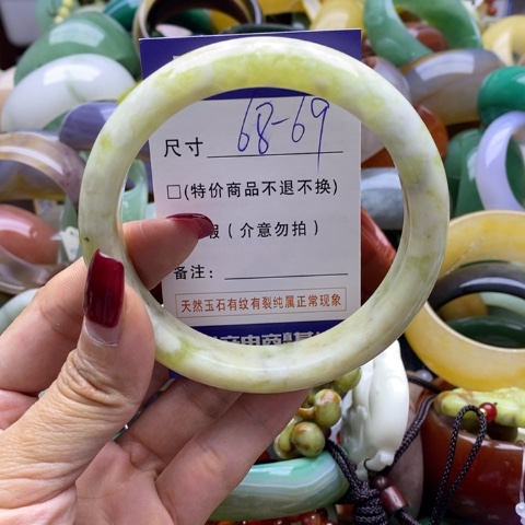 蛇纹石玉手镯未镶嵌