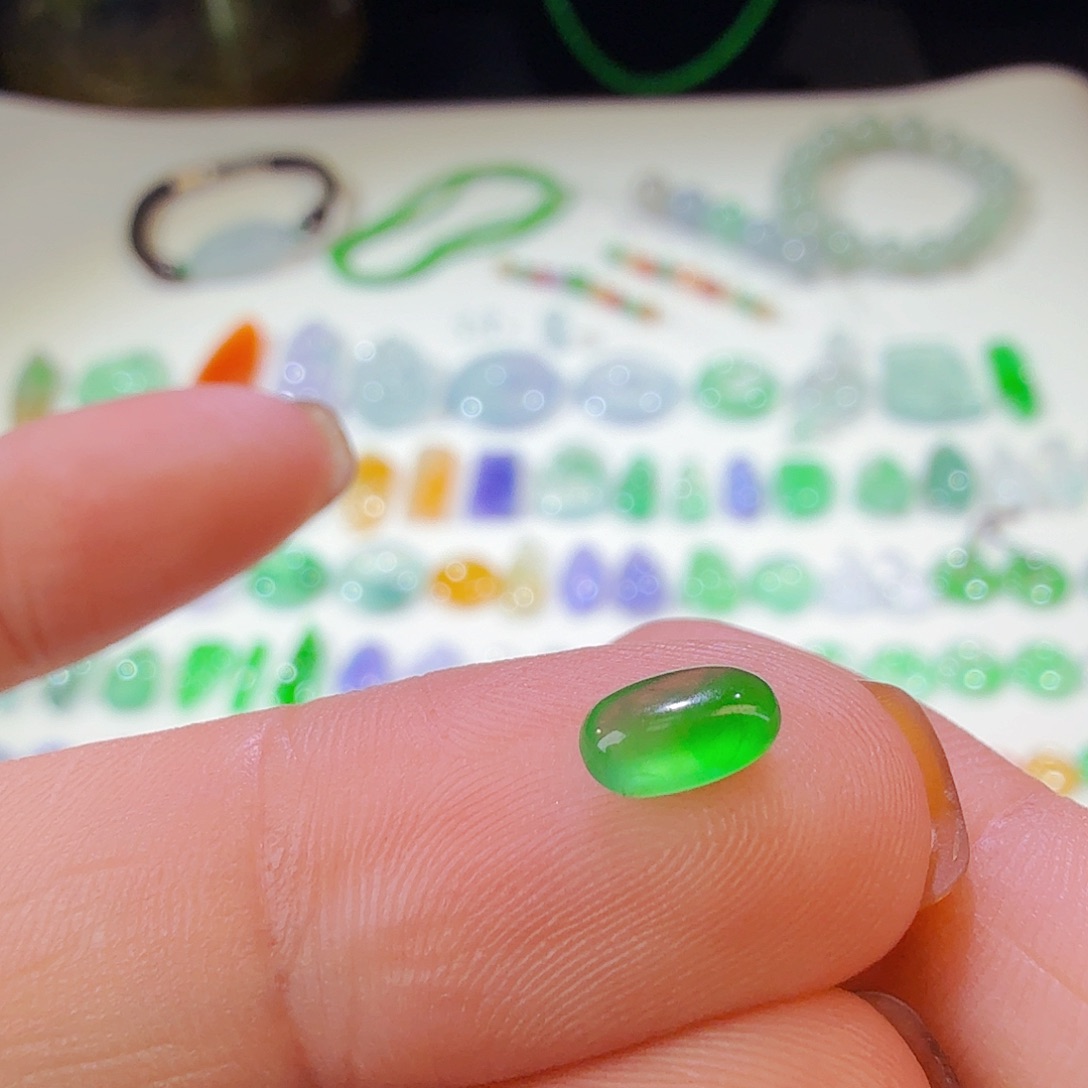 翡翠裸石炸光随行