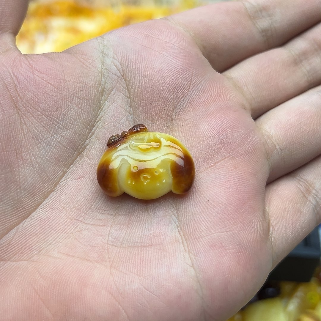 琥珀未镶嵌裸石蜜蜡小狗3.22g