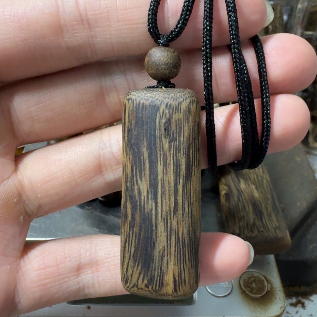 沉香碎屑沉香无事牌