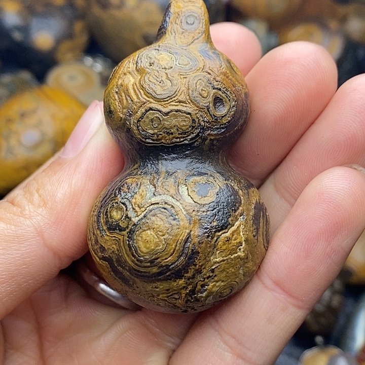 蘭***居眼睛都睁不开了还要钱干嘛