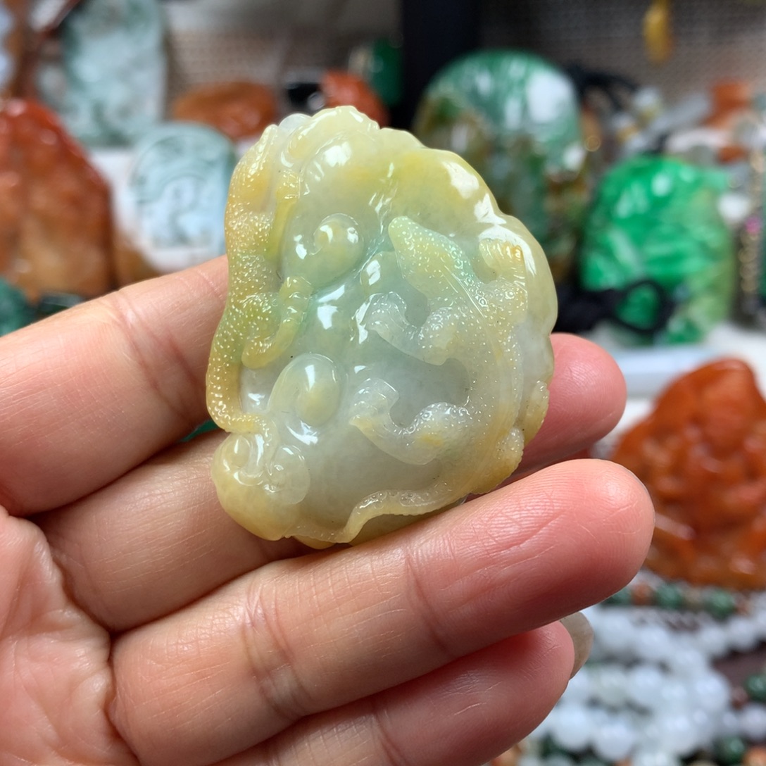 翡翠未镶嵌颈饰挂件