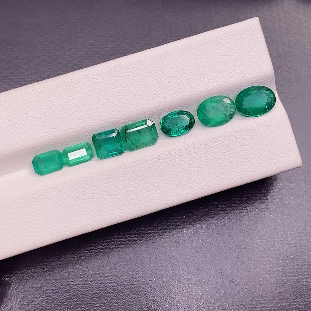 裸石祖母绿850一克拉，仅供展示，挑好上定向