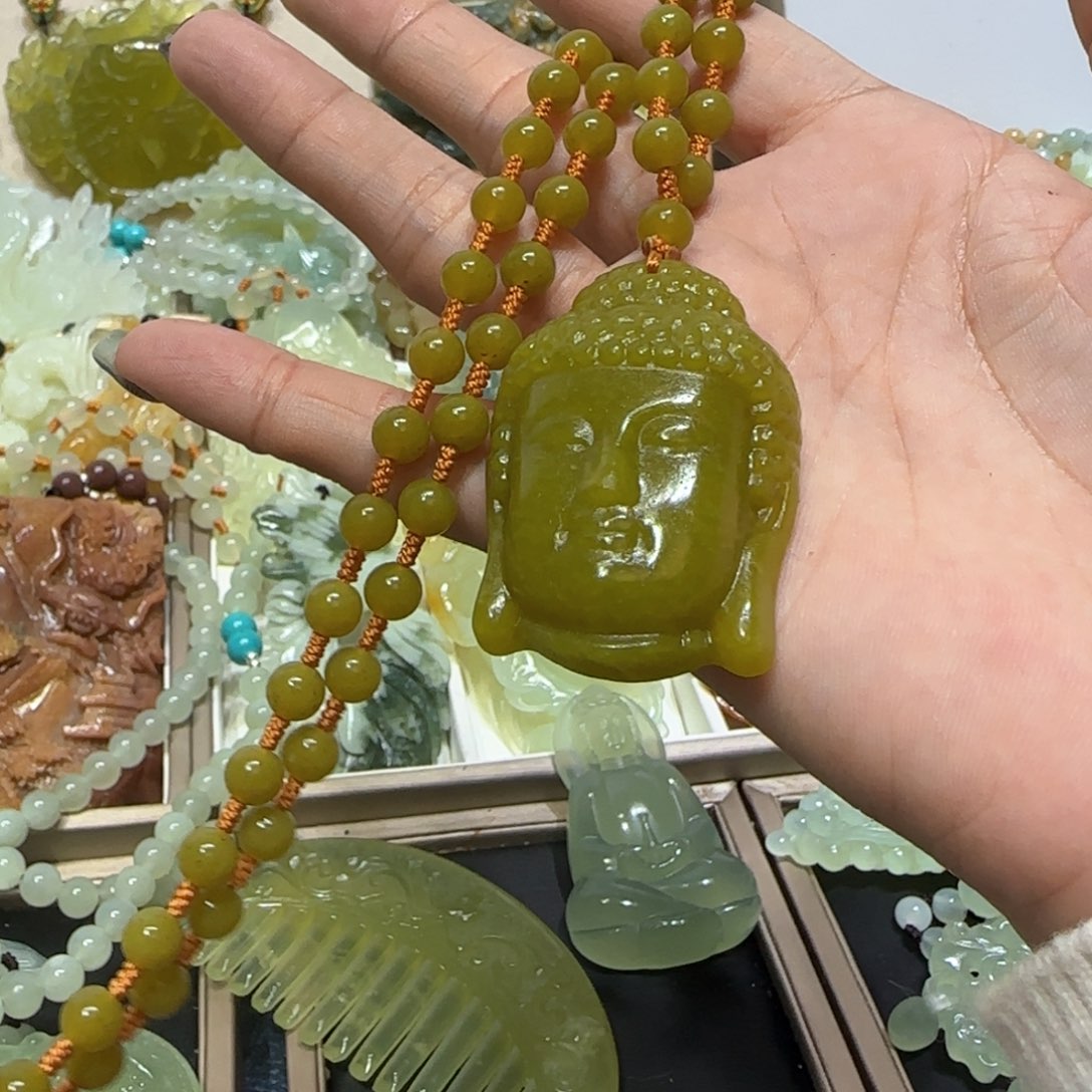 未镶嵌蛇纹石玉吊坠