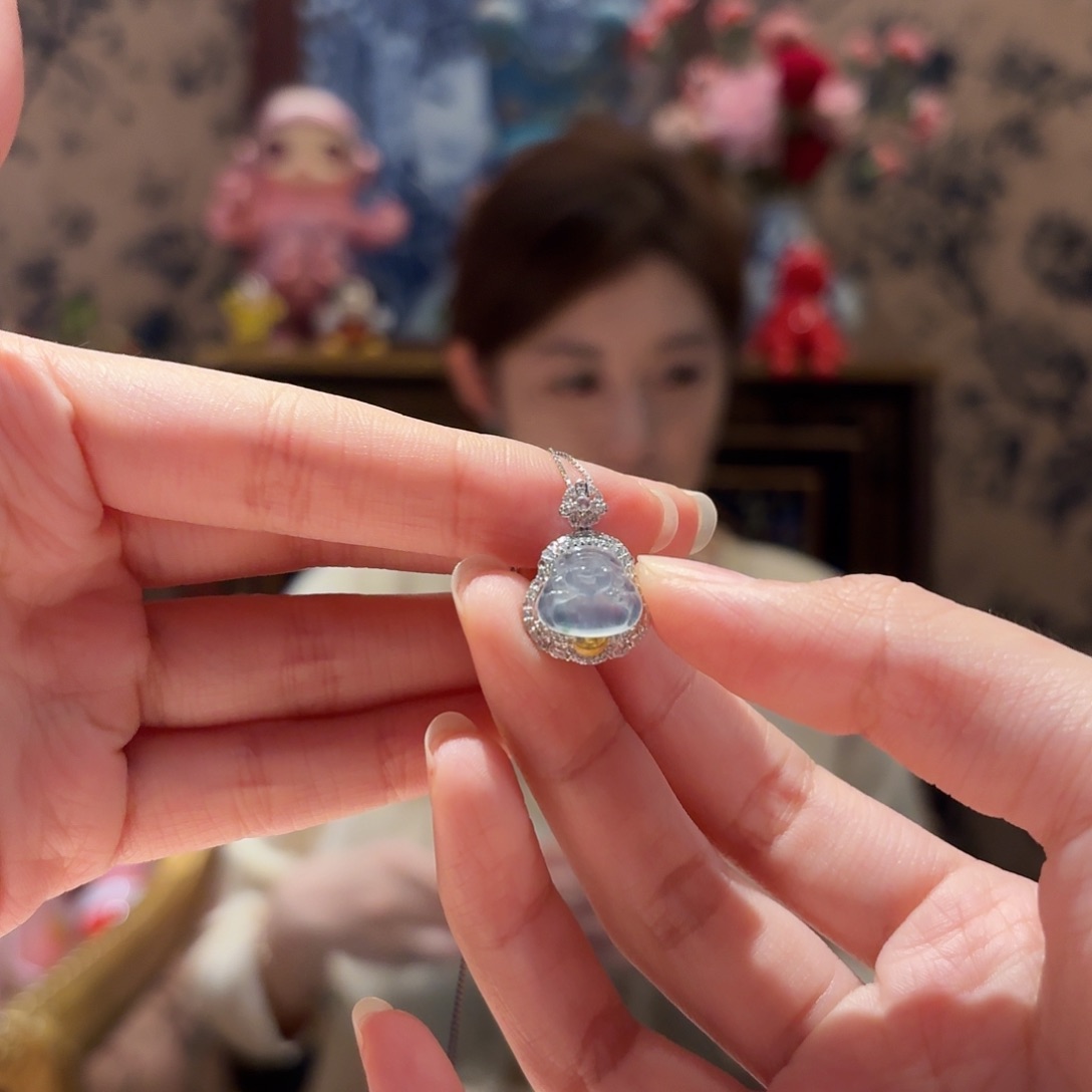 翡翠吊坠(赠链)18K金镶嵌
