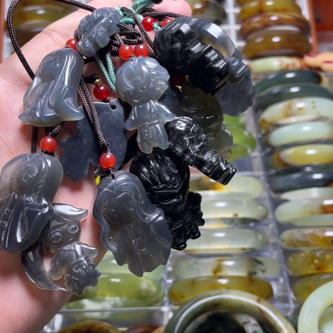 透闪石-蛇纹石玉未镶嵌手镯