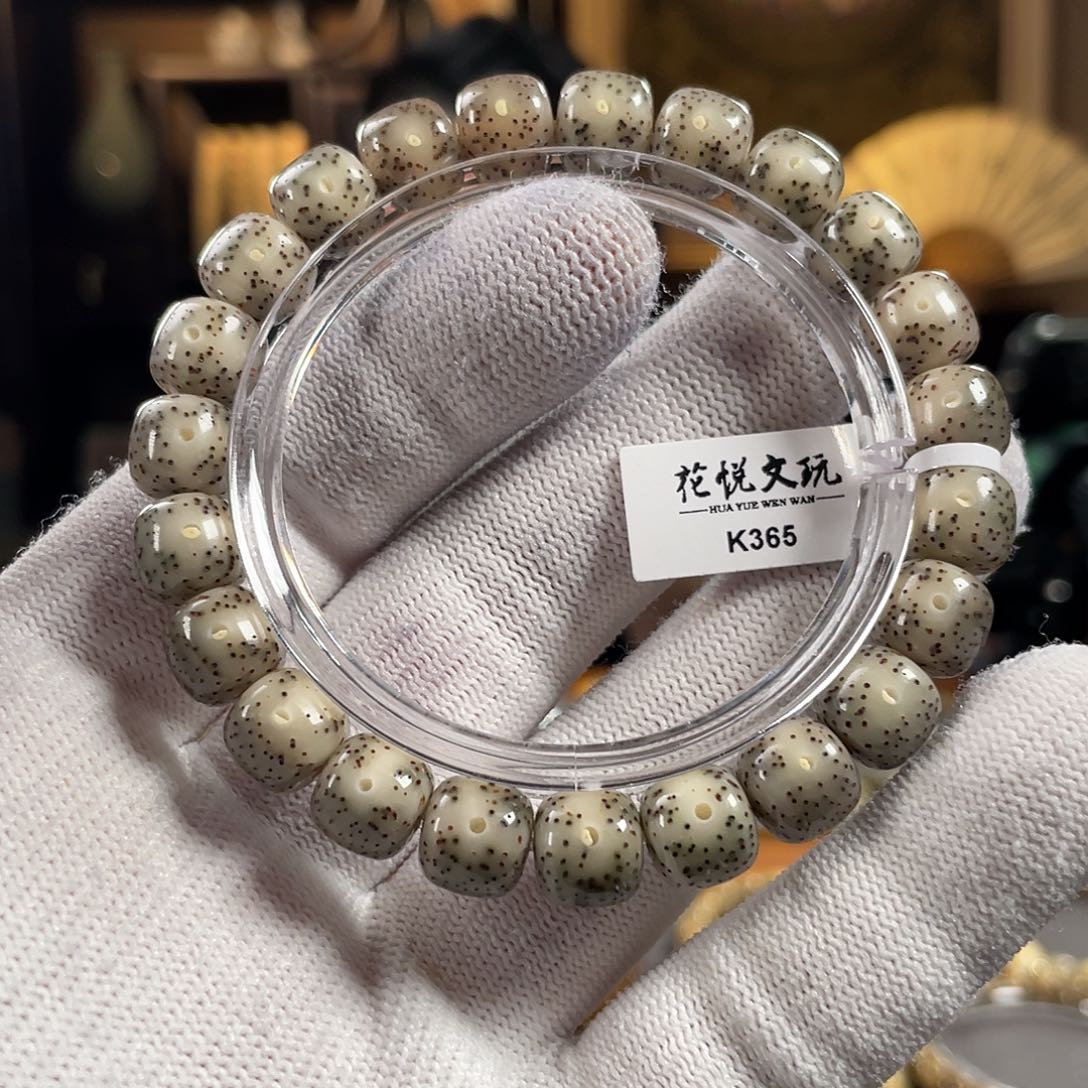 手串星月菩提10x9 糯冰灰冰冰透 K365
