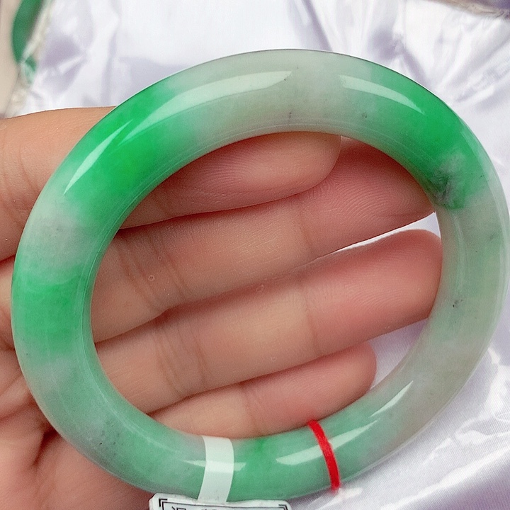 翡翠未镶嵌手镯57～58飘阳绿圆条手镯