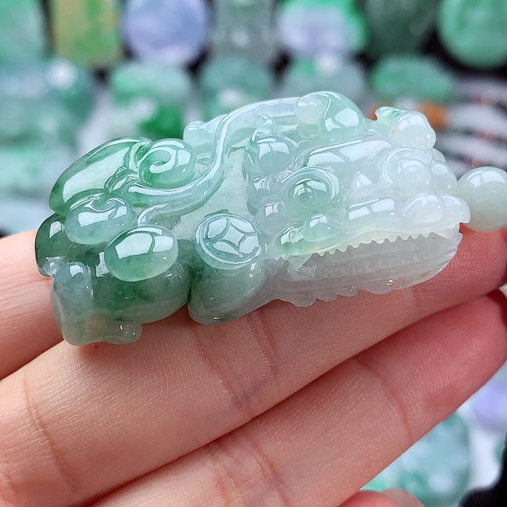 翡翠颈饰未镶嵌喽*翡翠