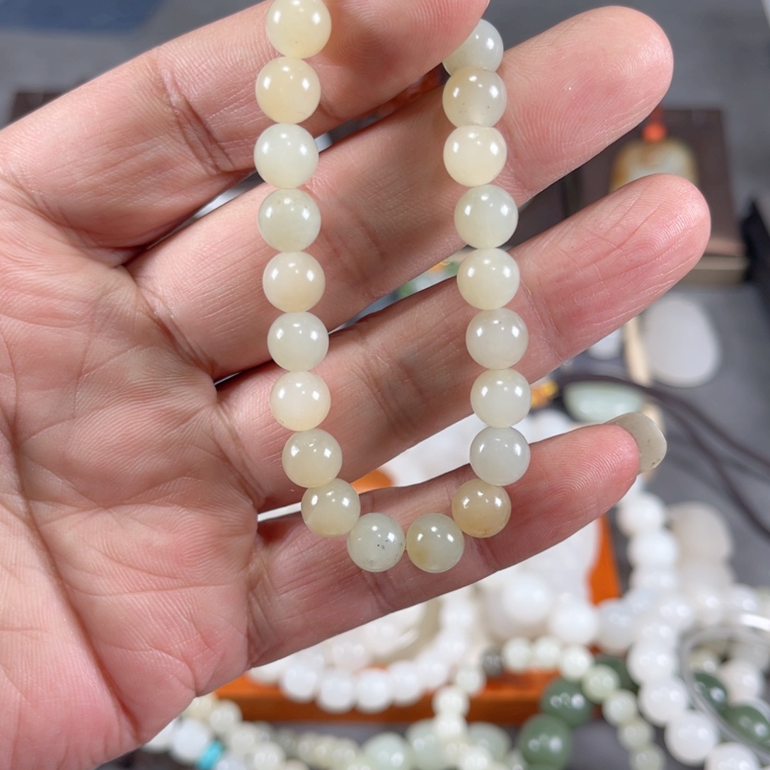 小***爱和田玉未镶嵌颈饰