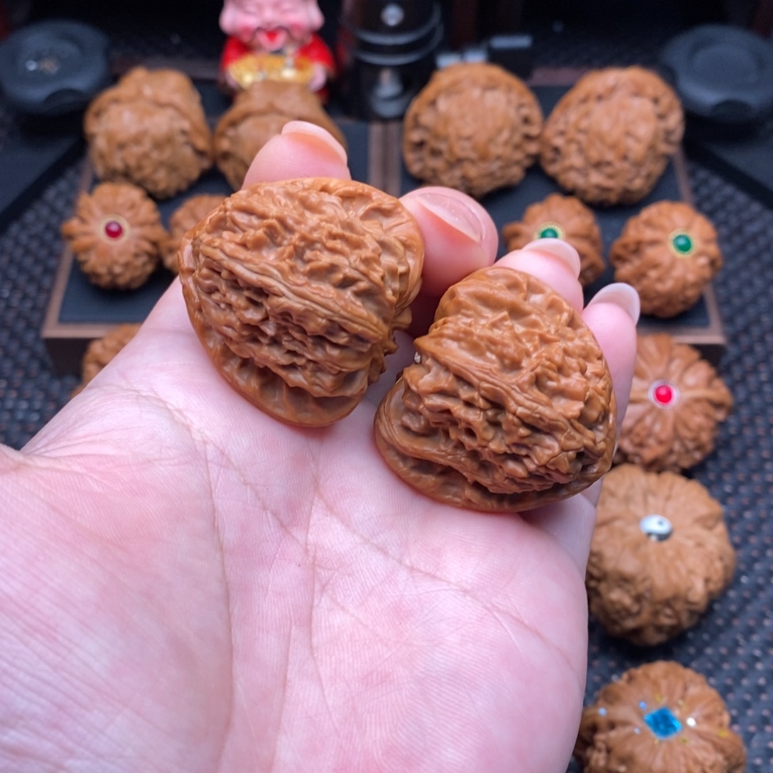 →***声把件文玩核桃三角白