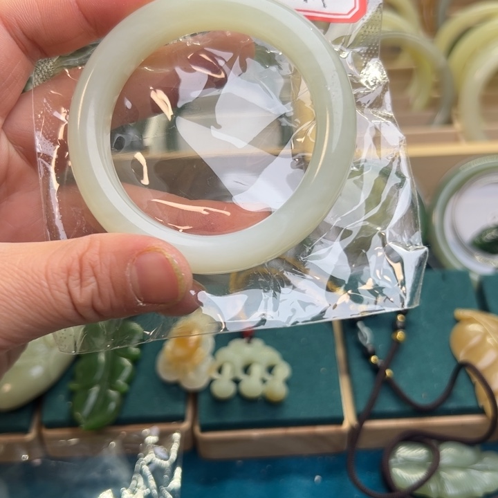 和田玉手镯未镶嵌余***你53.4圈围0010