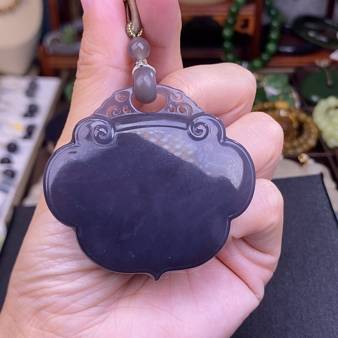 和田玉浓烟紫葡萄紫清货价吊坠如意锁未镶嵌