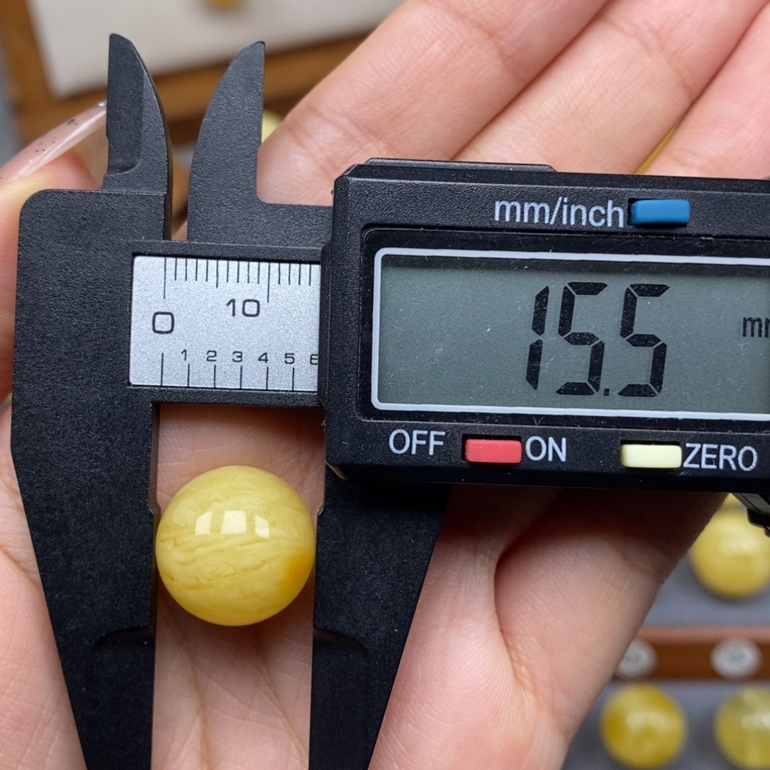 蜜蜡未镶嵌珠宝奇石