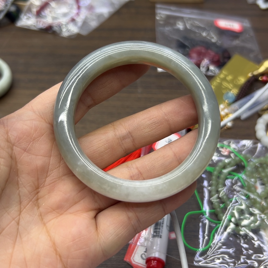 和田玉未镶嵌手镯58.4圈围78瑕